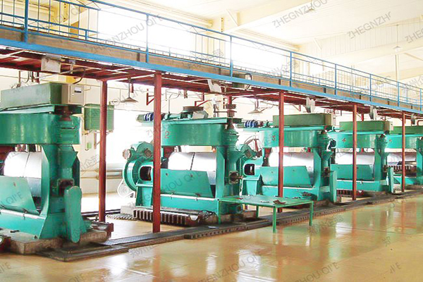 آلة ضغط الزيت الساخنآلة ضغط الزيت الساخن عالية الجودة للبيع في ليبيا